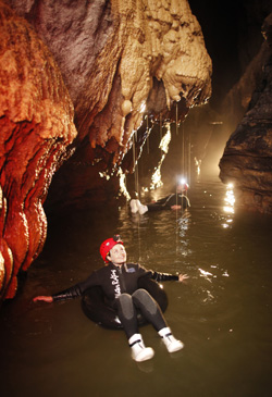Black Water Rafting:Ruakuri Cave